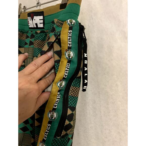 Two Hype NBA LAB Boston Celtics Team Kente Shorts Green Logo Mens Size Small - Picture 4 of 8